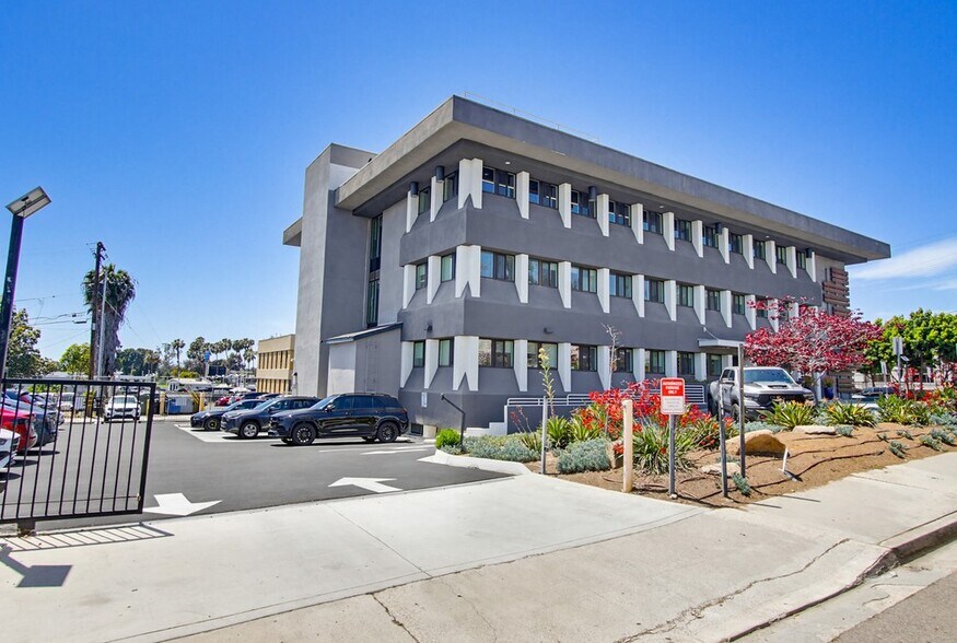 3033 Bunker Hill St, San Diego, CA à louer - Photo du bâtiment - Image 2 de 7