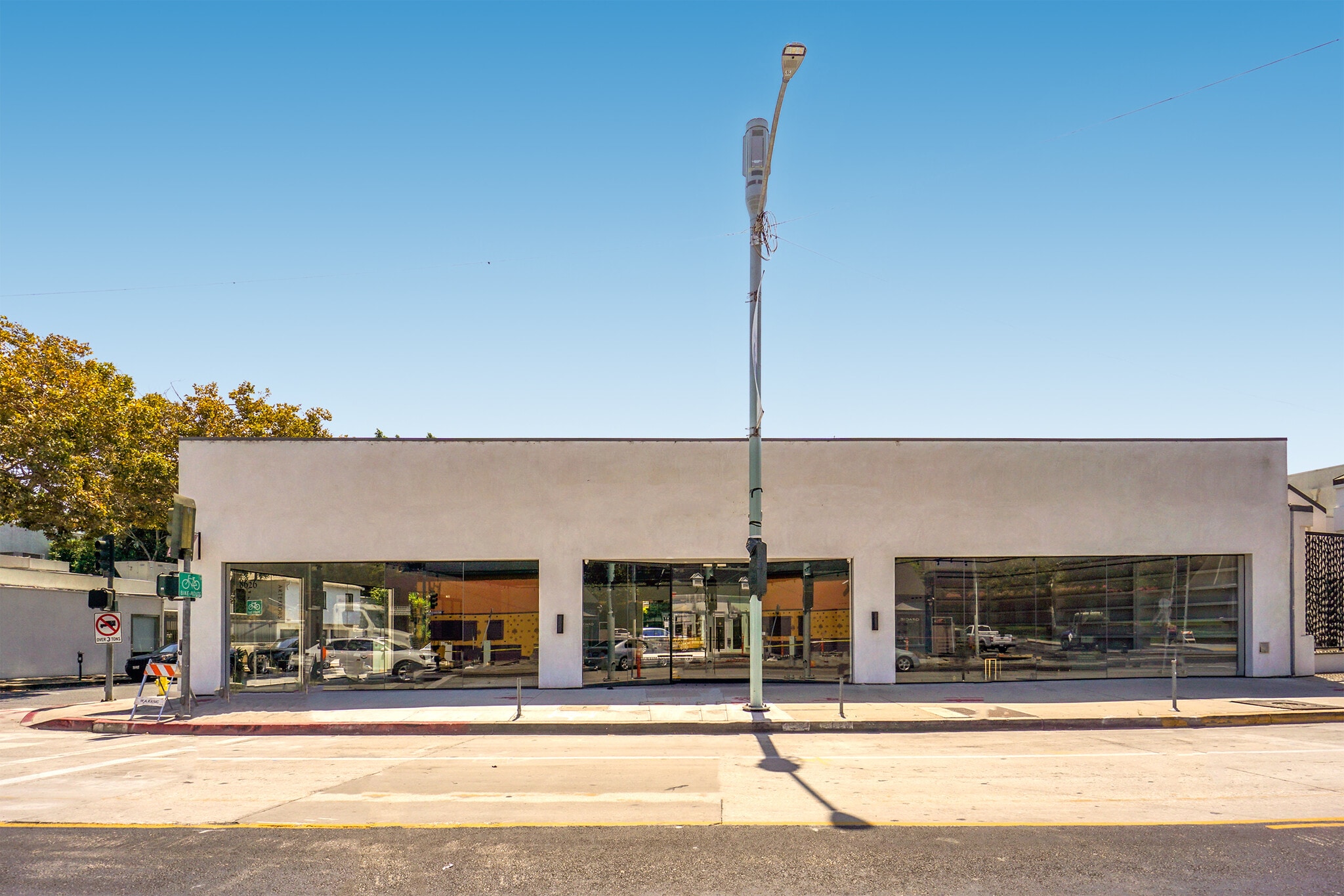 8626-8630 Melrose Ave, Los Angeles, CA for lease Primary Photo- Image 1 of 4