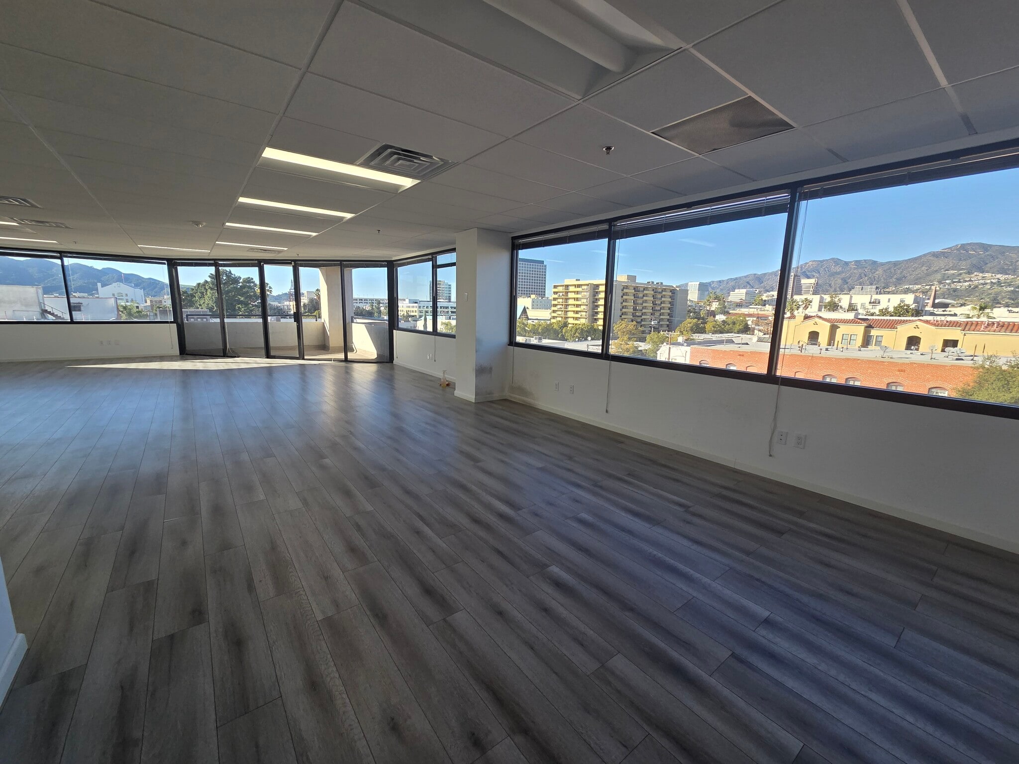 425 E Colorado St, Glendale, CA for lease Interior Photo- Image 1 of 8