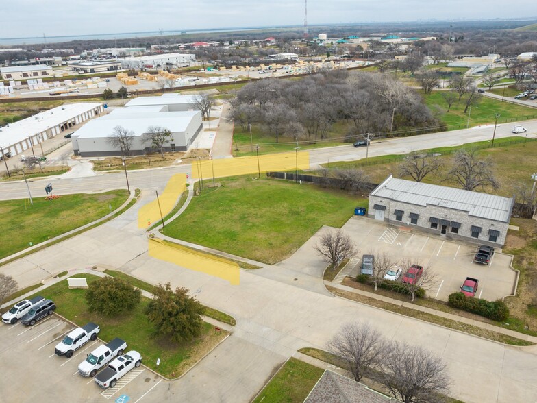 802 Office Park Cir, Lewisville, TX for sale - Building Photo - Image 1 of 6