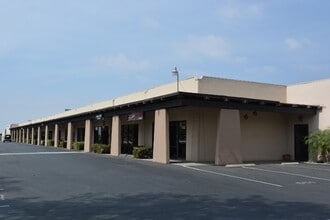 551-581 W Covina Blvd, San Dimas, CA à louer Photo du bâtiment- Image 2 de 5