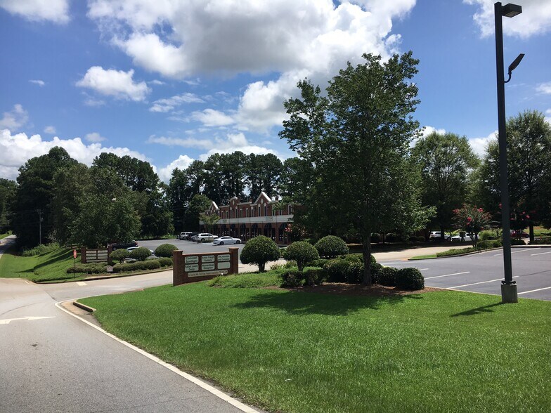 772 Greison Trl, Newnan, GA à louer - Photo du bâtiment - Image 3 de 14