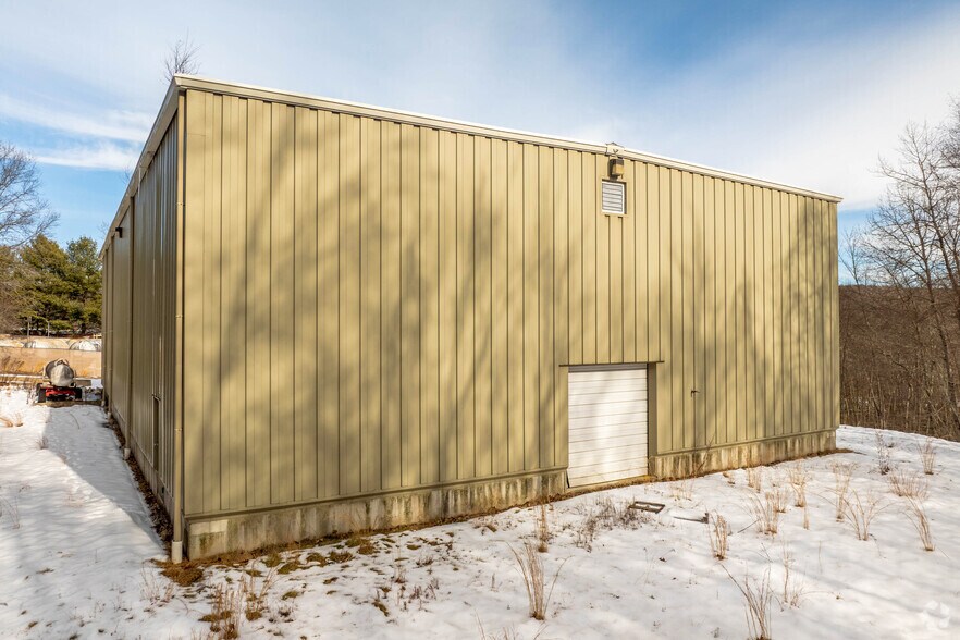 17 Industrial Dr, Waterford, CT à vendre - Photo du bâtiment - Image 2 de 11