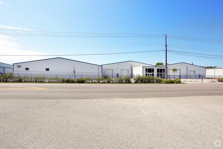 7176 15th St E, Sarasota, FL à louer - Photo du bâtiment - Image 1 de 4