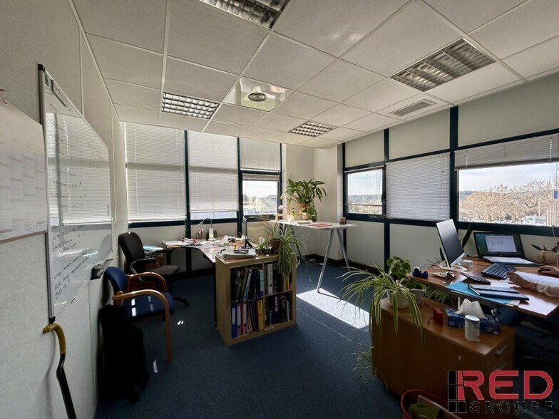 Office in Aix-en-Provence for lease - Building Photo - Image 2 of 8