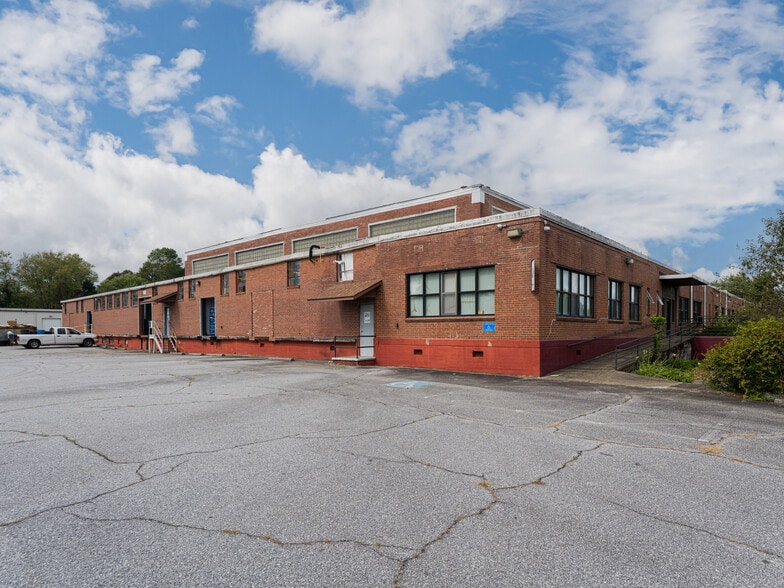 701 Oriole Dr, Hendersonville, NC for sale - Building Photo - Image 2 of 63