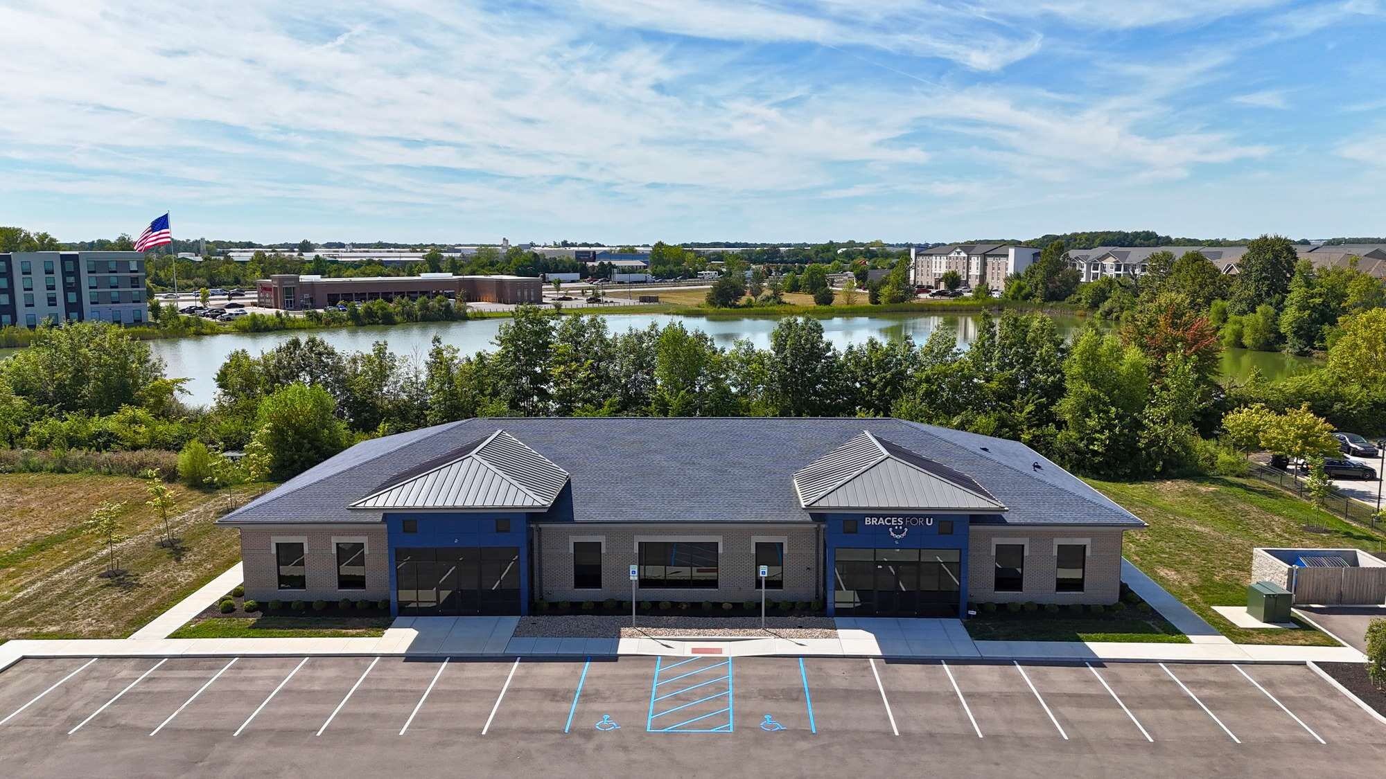 6054 Gateway Dr, Whitestown, IN à louer Photo du bâtiment- Image 1 de 8