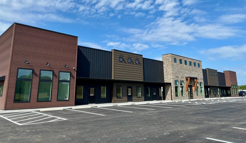 2355 Center St, Fayetteville, AR for lease - Building Photo - Image 2 of 11