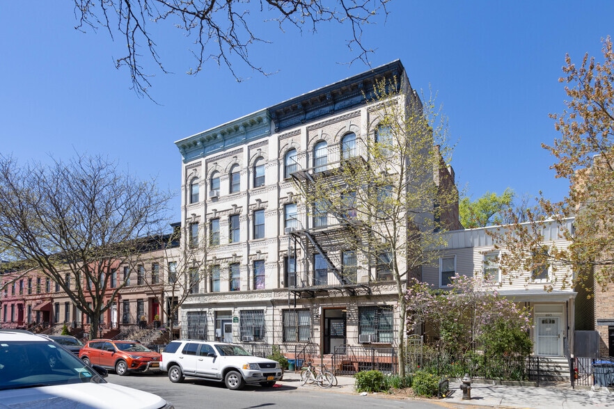 685 Jefferson Ave, Brooklyn, NY à vendre - Photo principale - Image 1 de 6