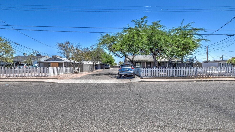 1801 N 25th Pl, Phoenix, AZ à vendre - Photo du bâtiment - Image 1 de 44