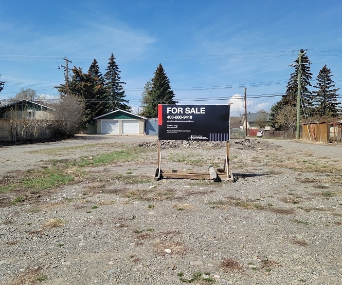 309 Government Rd, Black Diamond, AB for sale - Primary Photo - Image 1 of 1