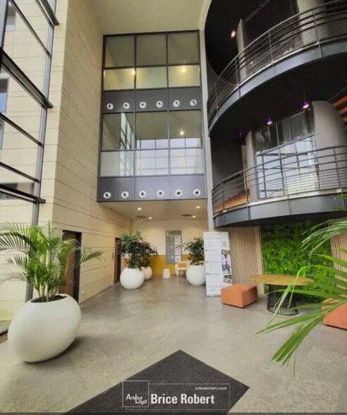 Office in Écully for lease - Building Photo - Image 2 of 3