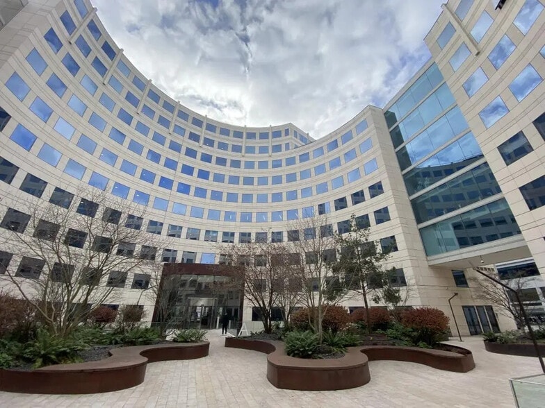 155-159 Rue Anatole France, Levallois-Perret for lease - Building Photo - Image 1 of 6