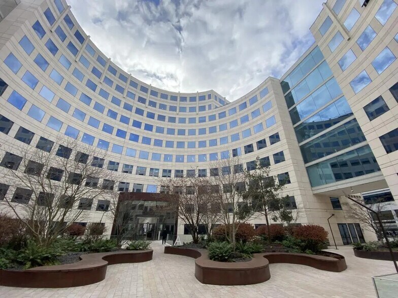 155-159 Rue Anatole France, Levallois-Perret à louer - Photo du bâtiment - Image 1 de 6