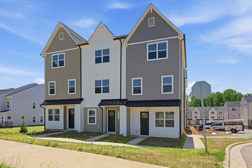 5823 Tuckaseegee Rd, Charlotte, NC for sale - Building Photo - Image 2 of 5
