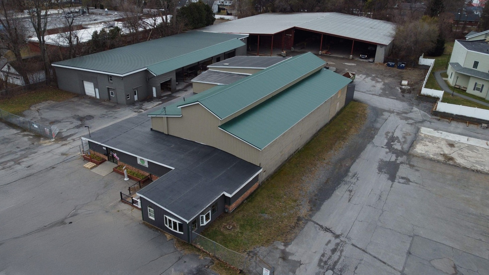 1870 Hamburg St, Schenectady, NY for lease - Building Photo - Image 1 of 8