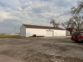 5300 River Dr, Moline, IL for lease Interior Photo- Image 1 of 7