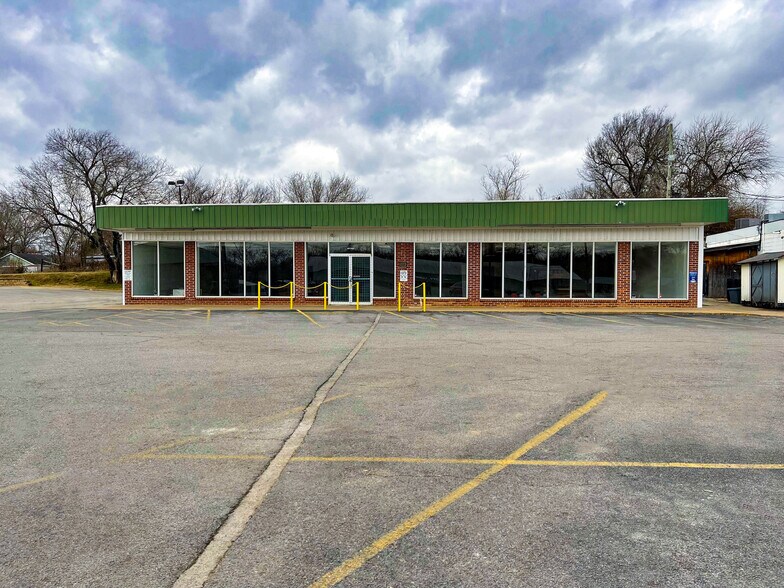 1153 S School Ave, Fayetteville, AR à louer - Photo du bâtiment - Image 3 de 5