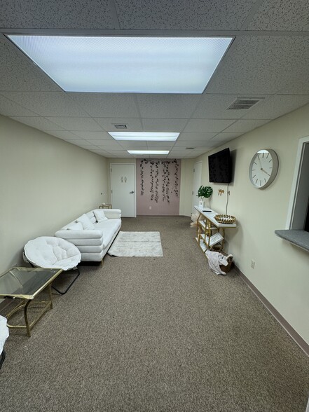 464 Wolcott Rd, Wolcott, CT for lease - Building Photo - Image 1 of 18