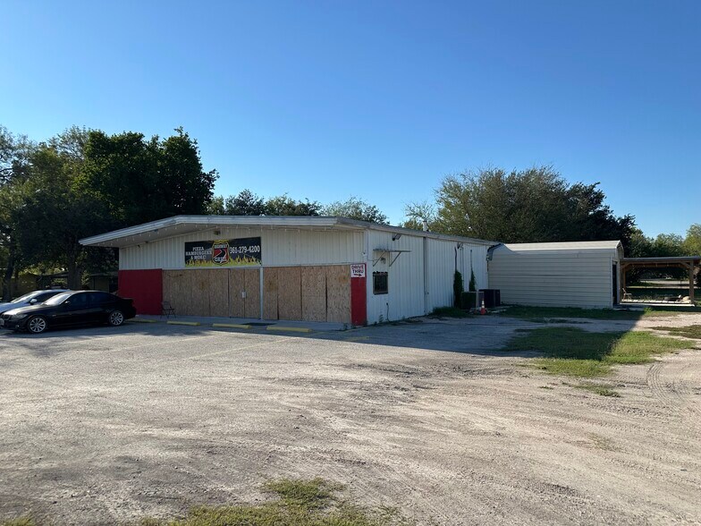 806 E Gravis St, San Diego, TX à vendre - Photo du bâtiment - Image 3 de 21