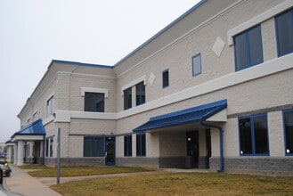 7045-7073 Gateway Ct, Manassas, VA à louer Photo du bâtiment- Image 1 de 28