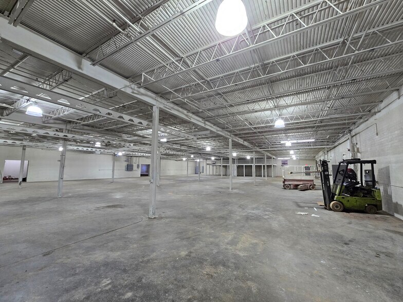 3021 NW Northwest Blvd, Gastonia, NC à louer - Photo du bâtiment - Image 2 de 7