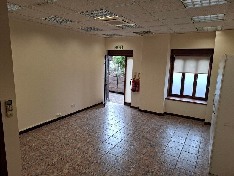 Ram Passage, Kingston Upon Thames for lease - Interior Photo - Image 2 of 3