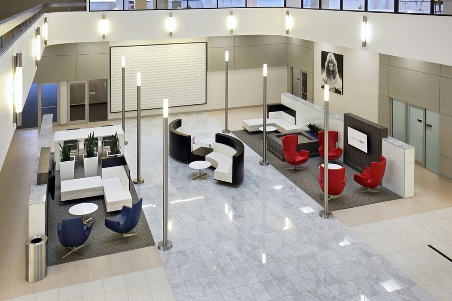 1320 Greenway Dr, Irving, TX for lease - Interior Photo - Image 3 of 24