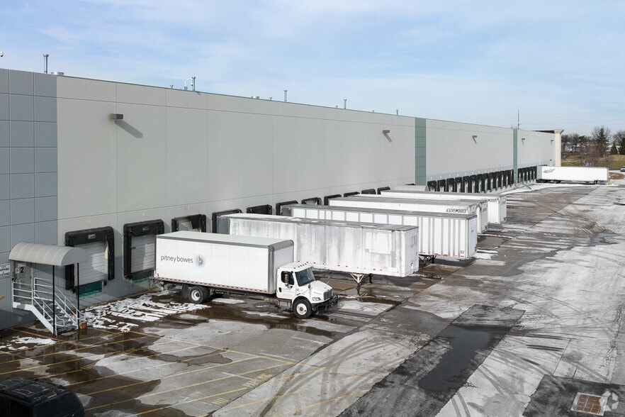 13201-13221 Corporate Exchange Dr, Bridgeton, MO à louer - Photo du bâtiment - Image 2 de 5