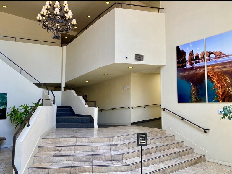 1601 Carmen Dr, Camarillo, CA à louer - Photo intérieure - Image 3 de 8