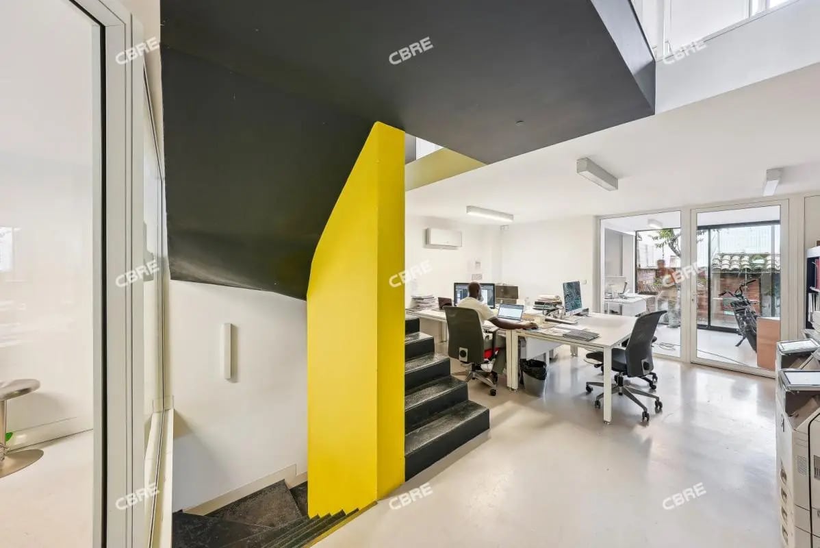 Office in Bordeaux for lease Building Photo- Image 1 of 20