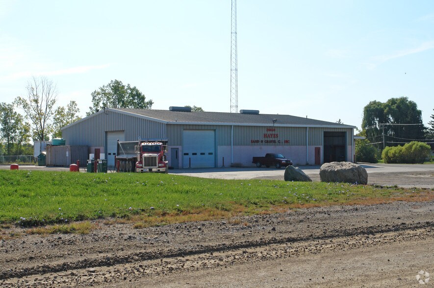 45390 Grand River Ave, Novi, MI à louer - Photo du bâtiment - Image 3 de 9