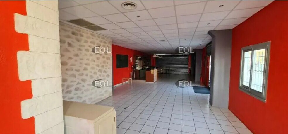 Retail in Vitrolles for lease - Building Photo - Image 3 of 7