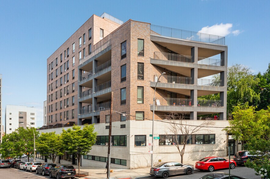 545 E 166th St, Bronx, NY à louer - Photo du bâtiment - Image 1 de 22