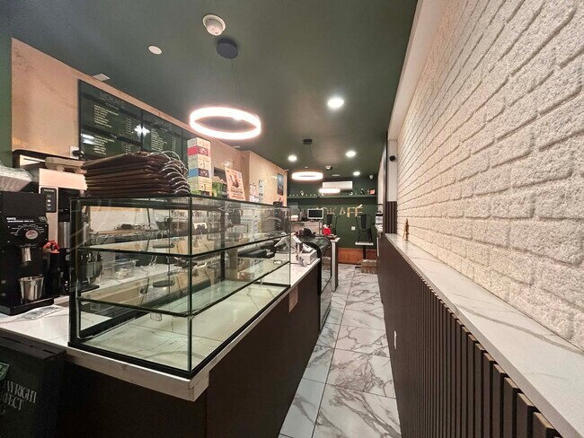 Plus de détails pour 1059 Manhattan Ave, Brooklyn, NY - Commerce de détail à louer