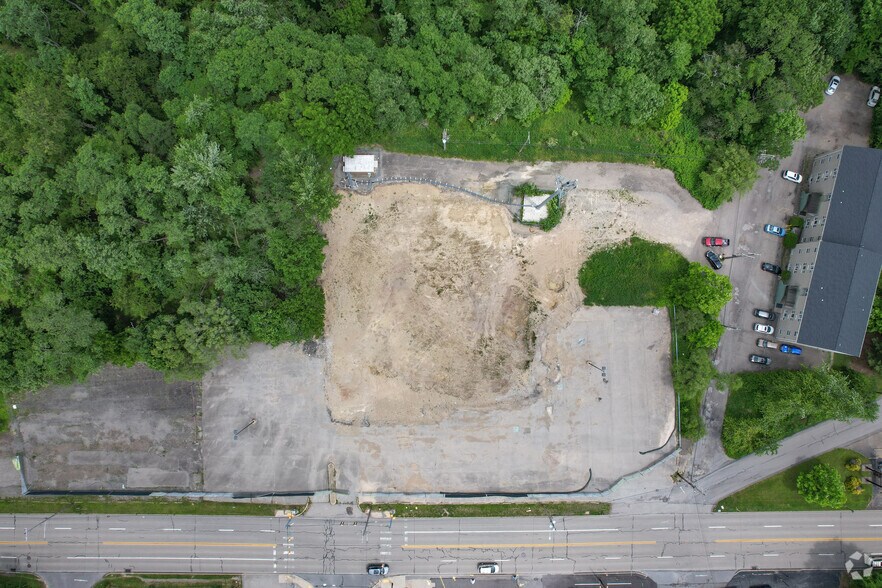 100 Perry Hwy, Pittsburgh, PA for lease - Building Photo - Image 2 of 3