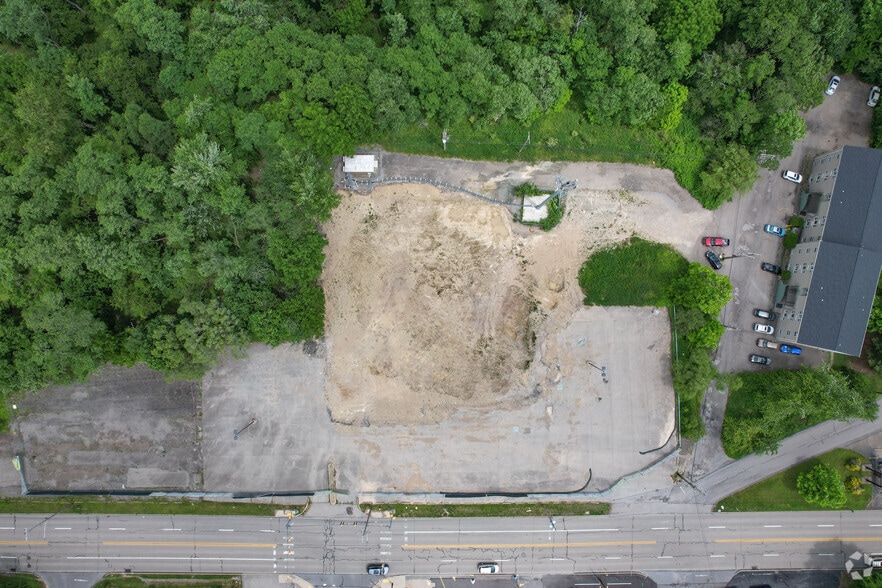 100 Perry Hwy, Pittsburgh, PA à louer - Photo du bâtiment - Image 2 de 3