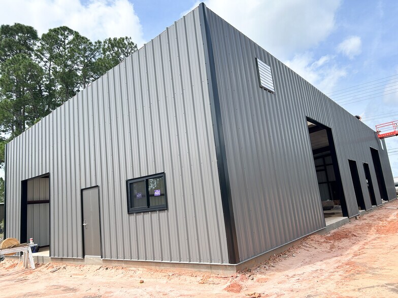 8000 Grow Dr, Pensacola, FL à louer - Photo du bâtiment - Image 3 de 9