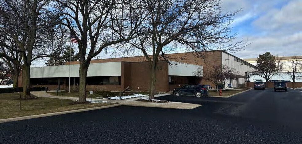 39000 Plymouth Rd, Livonia, MI for lease - Building Photo - Image 2 of 5