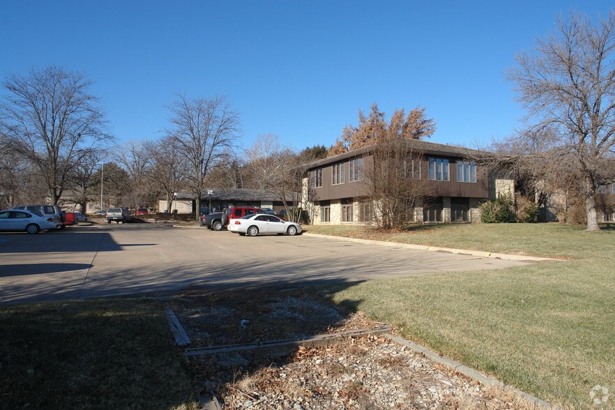 225-227 Southwind Pl, Manhattan, KS à louer - Photo du bâtiment - Image 2 de 5