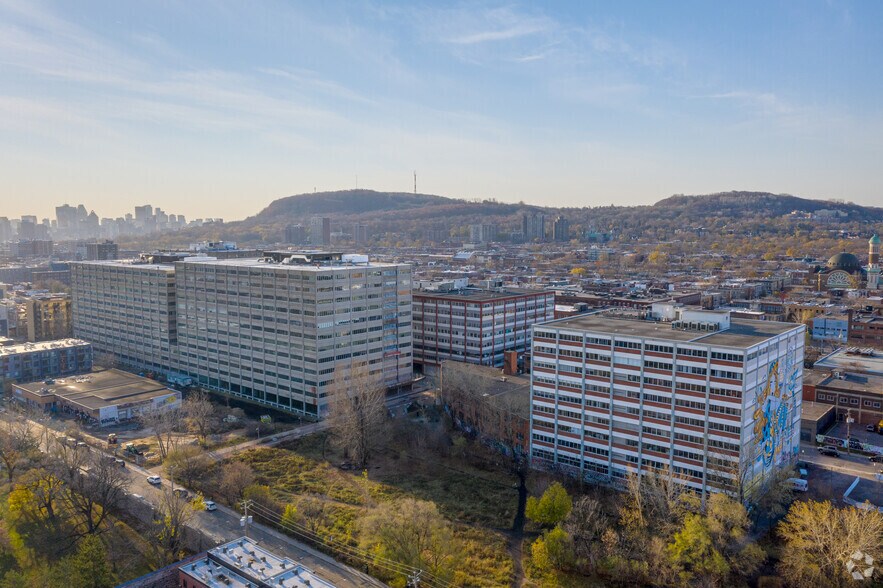 5425 Av Casgrain, Montréal, QC à louer - Photo du bâtiment - Image 2 de 3