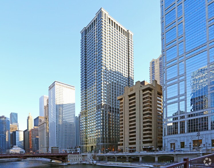35 W Wacker Dr, Chicago, IL à louer - Photo du bâtiment - Image 2 de 11