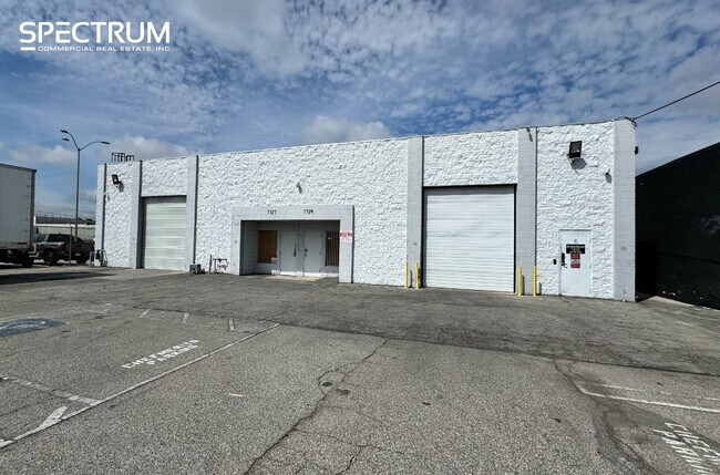 Plus de détails pour 7727-7729 Burnet Ave, Van Nuys, CA - Industriel à louer