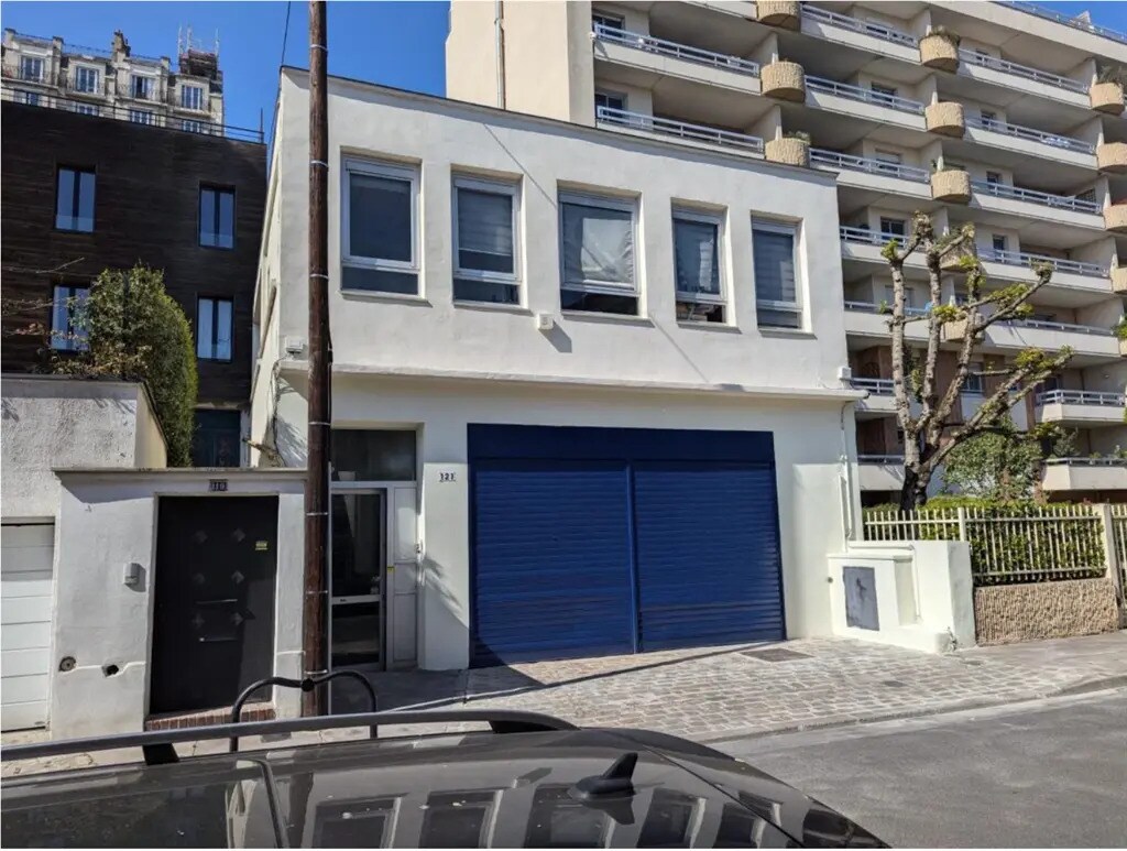 Retail in Courbevoie for sale Building Photo- Image 1 of 11