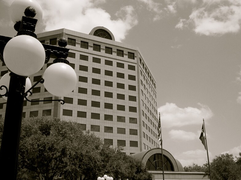 101 W Goodwin Ave, Victoria, TX à louer - Photo du bâtiment - Image 3 de 6