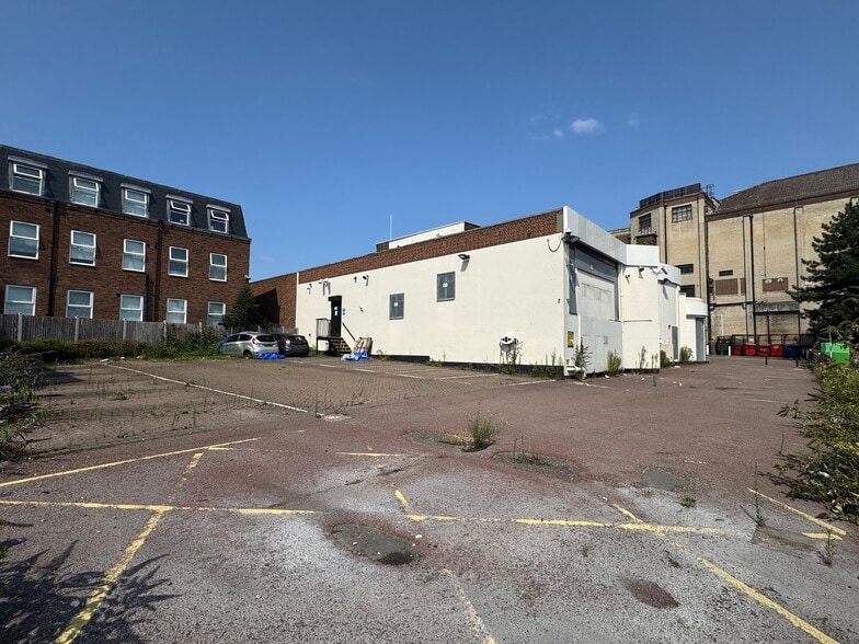 50-56 High Rd, London for sale - Building Photo - Image 3 of 11