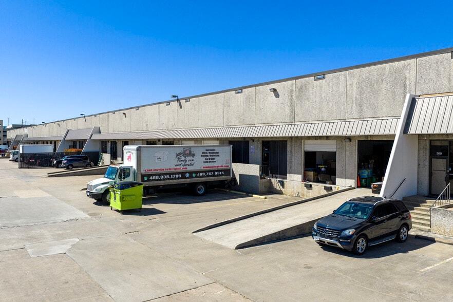 1325 S Creek Dr, Houston, TX for lease - Building Photo - Image 3 of 10