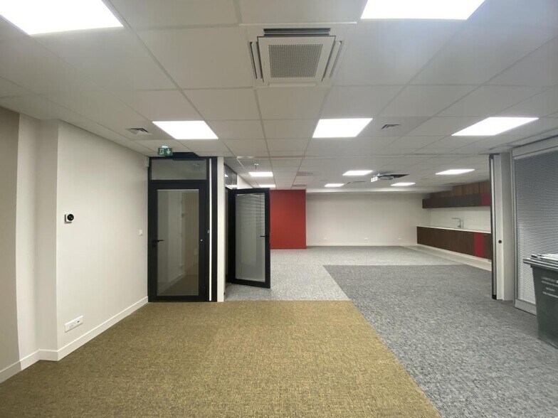 Multifamily in Paris for sale - Building Photo - Image 3 of 7