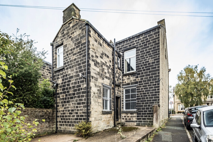 67 Albert Rd, Colne for sale - Building Photo - Image 2 of 3