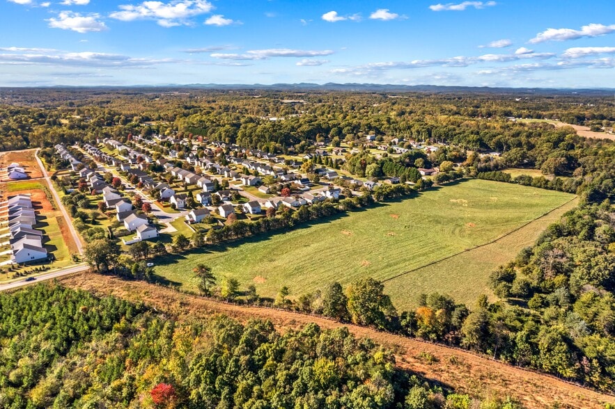 474 James Farm rd, Statesville, NC for sale - Building Photo - Image 2 of 3